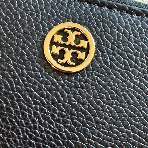 TORY BURCH Robinson Pebble Zip Continental Wallet leather Wristlet Black New - Picture 10 of 15